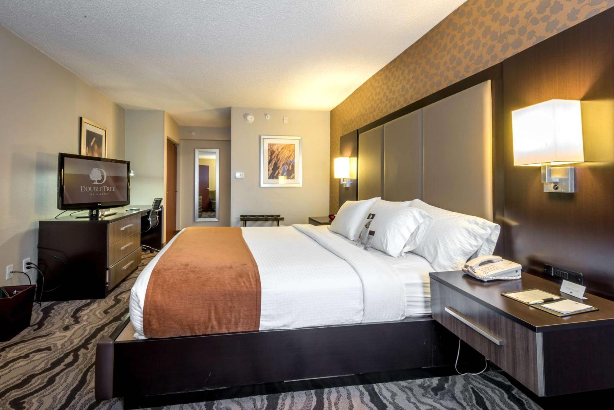 Doubletree By Hilton Montgomery Downtown Экстерьер фото
