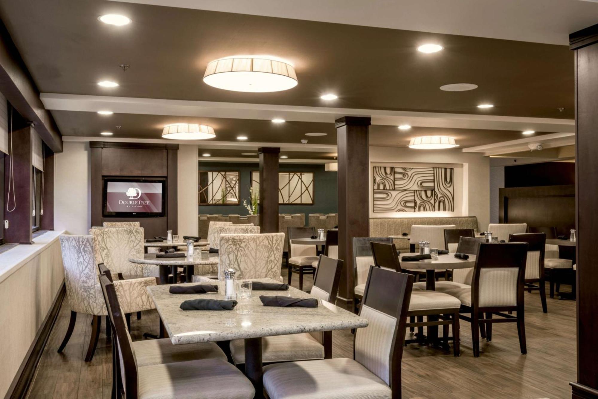 Doubletree By Hilton Montgomery Downtown Экстерьер фото